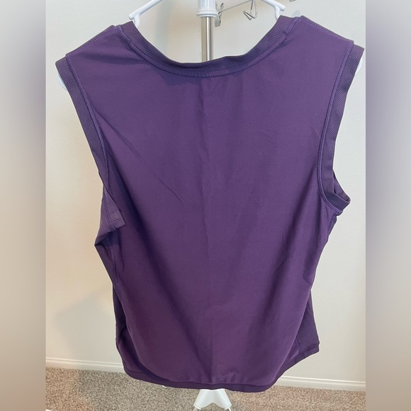 ⭐️Nike Women's Vivid Purple Muscle Tee - Picture 3 of 3